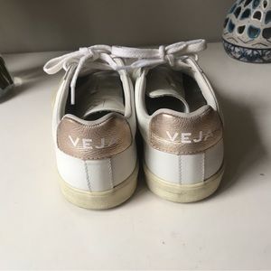 VEJA Esplar white and gold sneakers EU 7
